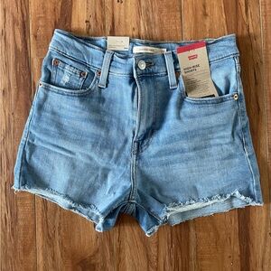 Levis High Rise Shorts W26